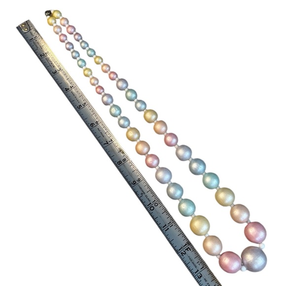 Vintage 80’s Pearlescent Pastel Beaded Necklace - Picture 2 of 2